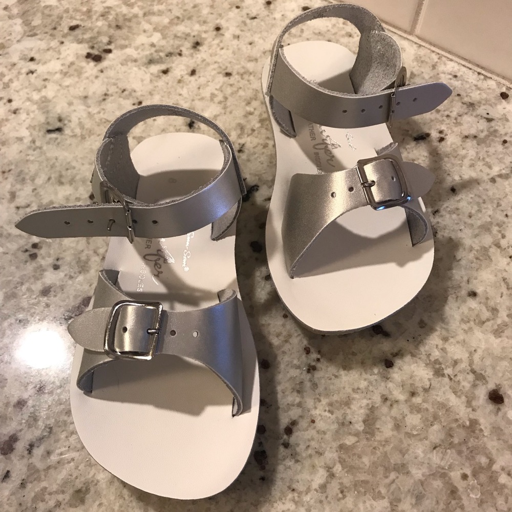 Saltwater Sandal Size 8- silver